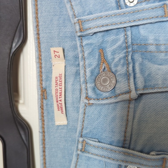Levi's High Waisted Taper - Picture 3 of 10